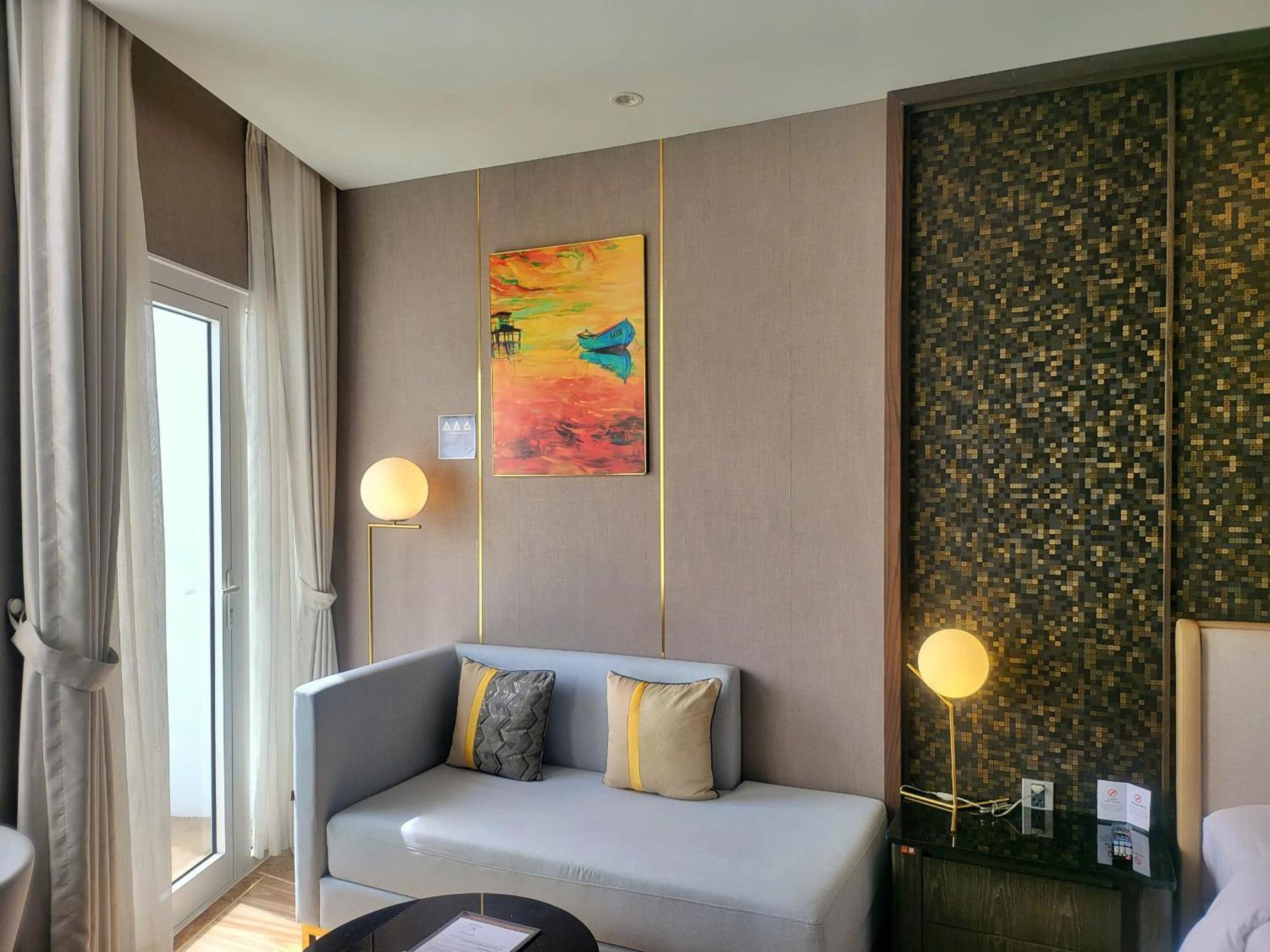 Diamond Stars Ben Tre Hotel Exterior foto A room at the hotel